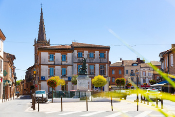 Place de l'église au coeur de Muret